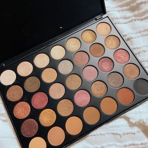 MORPHE EYESHADOW PALETTE